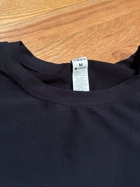 HALARA Black Ribbed Crewneck Tee